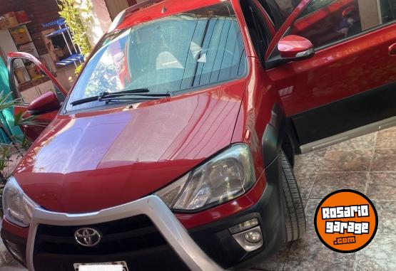 Autos - Toyota Etios Cross 2014 Nafta 137000Km - En Venta