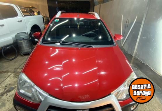 Autos - Toyota Etios Cross 2014 Nafta 137000Km - En Venta