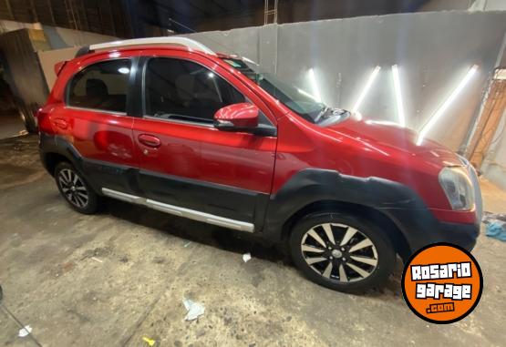 Autos - Toyota Etios Cross 2014 Nafta 137000Km - En Venta