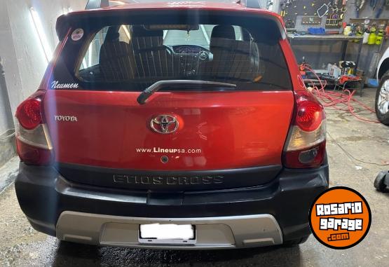 Autos - Toyota Etios Cross 2014 Nafta 137000Km - En Venta