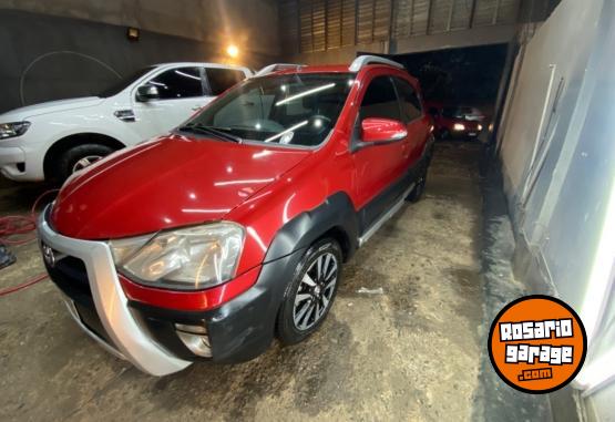 Autos - Toyota Etios Cross 2014 Nafta 137000Km - En Venta