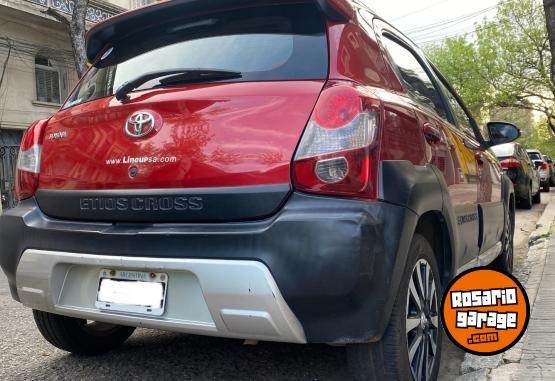 Autos - Toyota Etios Cross 2014 Nafta 137000Km - En Venta
