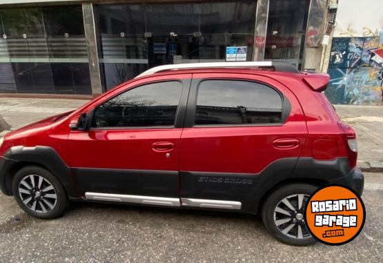 Autos - Toyota Etios Cross 2014 Nafta 137000Km - En Venta
