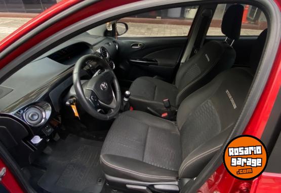 Autos - Toyota Etios Cross 2014 Nafta 137000Km - En Venta
