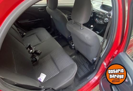 Autos - Toyota Etios Cross 2014 Nafta 137000Km - En Venta