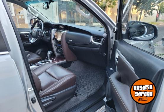 Camionetas - Toyota SW4 SRX AT. 2017 Diesel 137500Km - En Venta