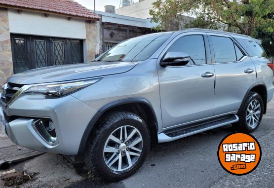 Camionetas - Toyota SW4 SRX AT. 2017 Diesel 137500Km - En Venta