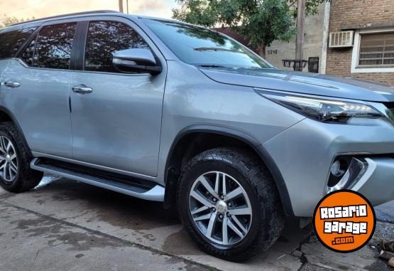 Camionetas - Toyota SW4 SRX AT. 2017 Diesel 137500Km - En Venta