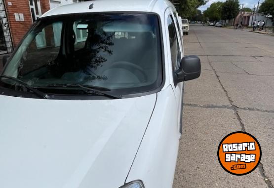 Utilitarios - Peugeot Partner Confort 1.6 2017 Diesel 159000Km - En Venta