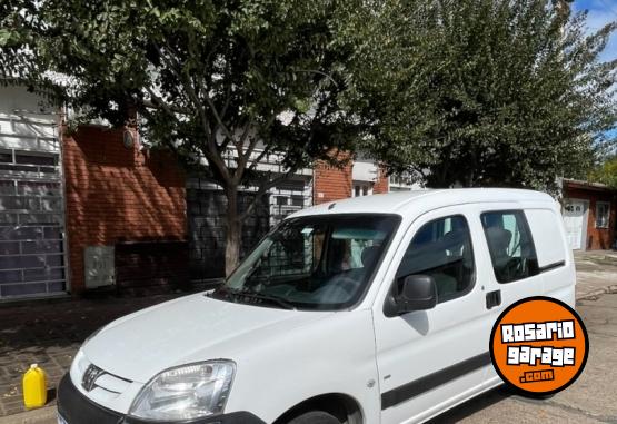 Utilitarios - Peugeot Partner Confort 1.6 2017 Diesel 159000Km - En Venta