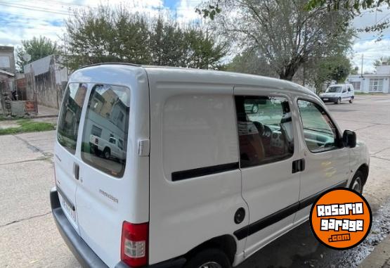 Utilitarios - Peugeot Partner Confort 1.6 2017 Diesel 159000Km - En Venta