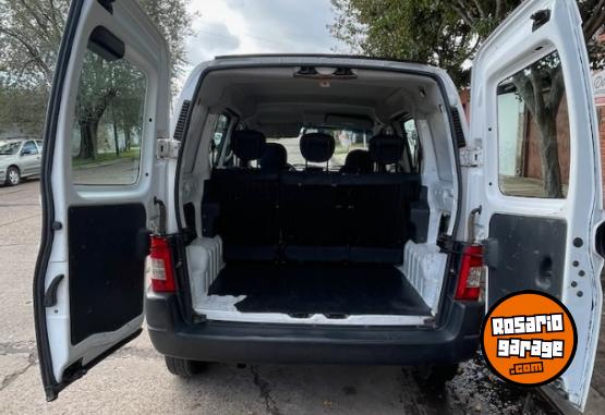 Utilitarios - Peugeot Partner Confort 1.6 2017 Diesel 159000Km - En Venta