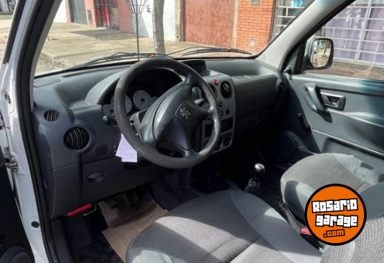 Utilitarios - Peugeot Partner Confort 1.6 2017 Diesel 159000Km - En Venta