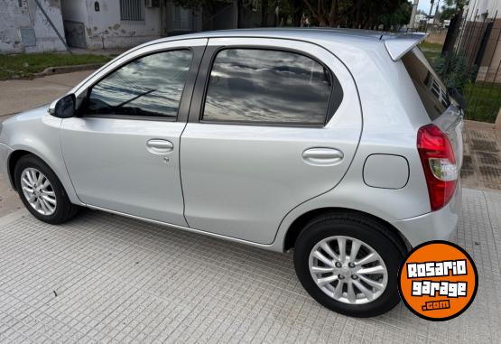 Autos - Toyota Etios 2015 Nafta 170000Km - En Venta