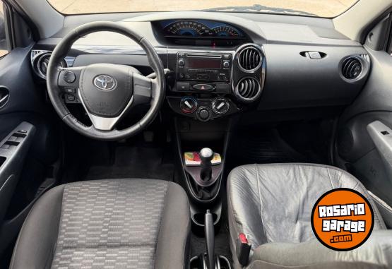 Autos - Toyota Etios 2015 Nafta 170000Km - En Venta