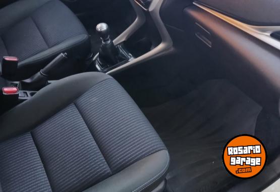 Autos - Toyota YARIS XS SEDAN 2019 Nafta 90000Km - En Venta