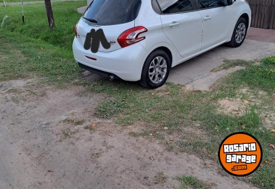 Autos - Peugeot 208 , allure touchscreen 2015 GNC 140000Km - En Venta