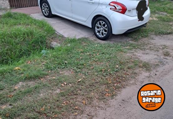 Autos - Peugeot 208 , allure touchscreen 2015 GNC 140000Km - En Venta