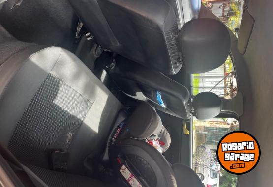 Autos - Volkswagen Voyage HIGHLINE 2015 Nafta 240000Km - En Venta