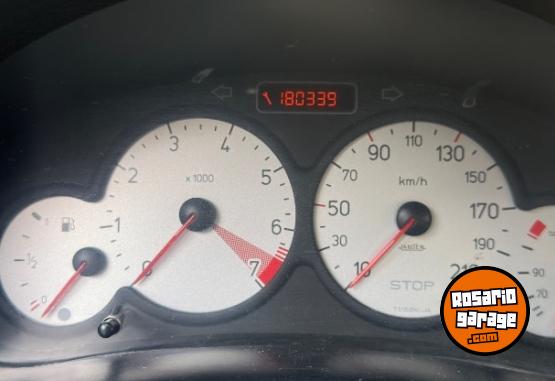 Autos - Peugeot 206 2010 Nafta 180000Km - En Venta