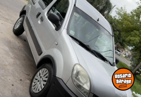 Utilitarios - Renault Kangoo 2011 GNC 140000Km - En Venta