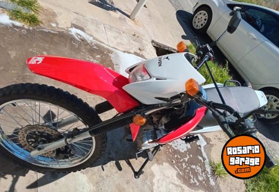 Motos - Corven Triax 150 2023 Nafta 4000Km - En Venta