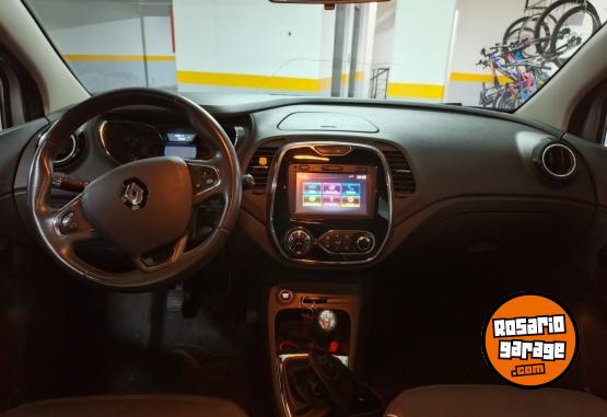 Autos - Renault Captur intense 2017 Nafta 133000Km - En Venta