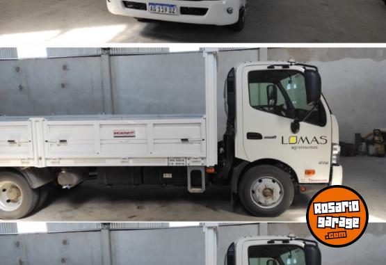Camiones y Gr�as - Hino 816 serie 300 - En Venta