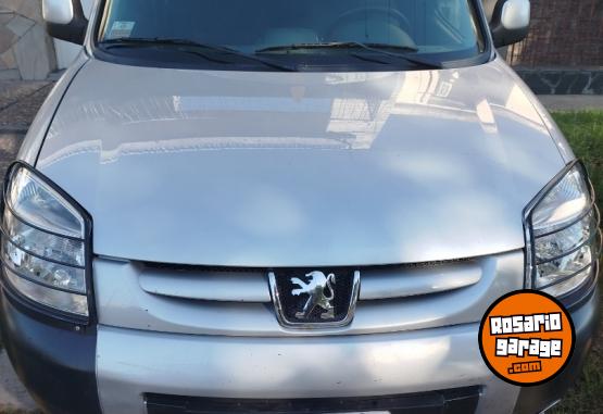 Utilitarios - Peugeot Partner patagonica 2011 Diesel 237000Km - En Venta