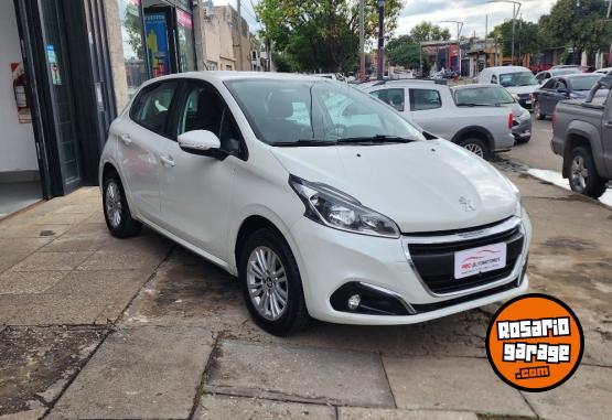 Autos - Peugeot 208 Allure Nav Touch 2017 Nafta 93200Km - En Venta