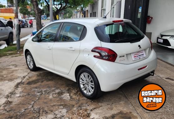 Autos - Peugeot 208 Allure Nav Touch 2017 Nafta 93200Km - En Venta