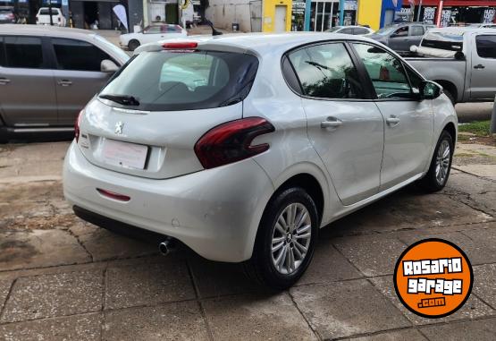 Autos - Peugeot 208 Allure Nav Touch 2017 Nafta 93200Km - En Venta