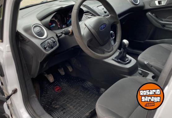 Autos - Ford Fiesta Kinetic 2017 Nafta 220000Km - En Venta