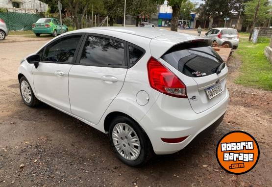 Autos - Ford Fiesta Kinetic 2017 Nafta 220000Km - En Venta
