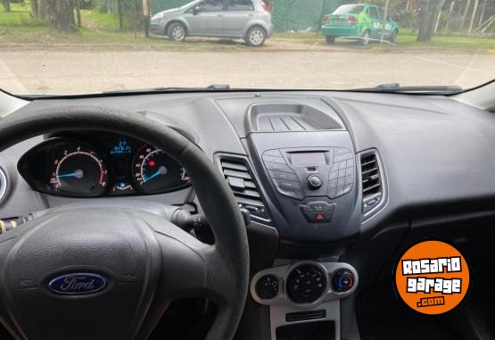 Autos - Ford Fiesta Kinetic 2017 Nafta 220000Km - En Venta