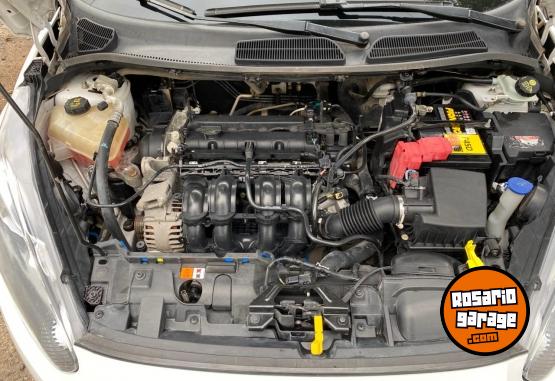 Autos - Ford Fiesta Kinetic 2017 Nafta 220000Km - En Venta