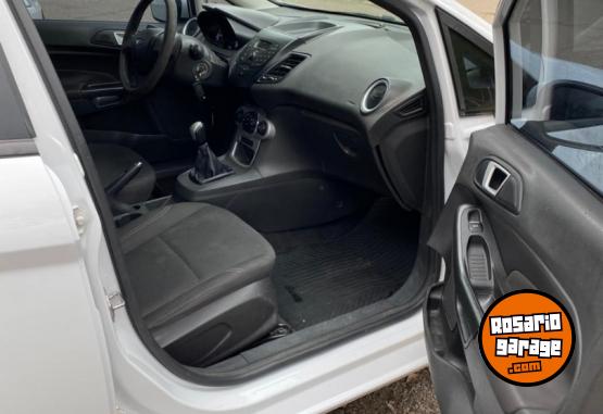 Autos - Ford Fiesta Kinetic 2017 Nafta 220000Km - En Venta