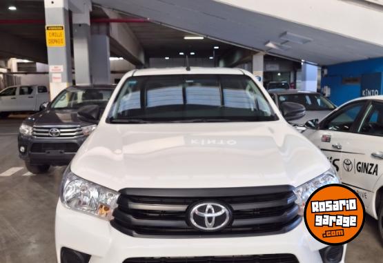 Camionetas - Toyota Hilux DX DC 4x2 2024 Diesel 24800Km - En Venta