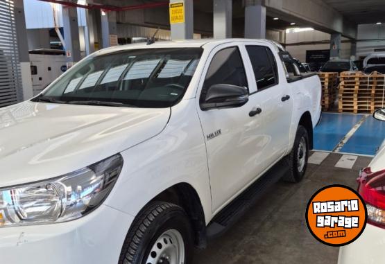 Camionetas - Toyota Hilux DX DC 4x2 2024 Diesel 24800Km - En Venta