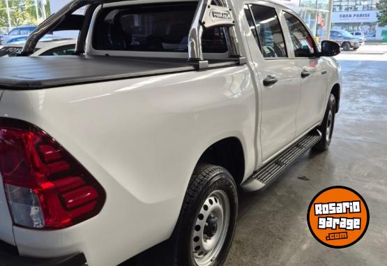Camionetas - Toyota Hilux DX DC 4x2 2024 Diesel 24800Km - En Venta