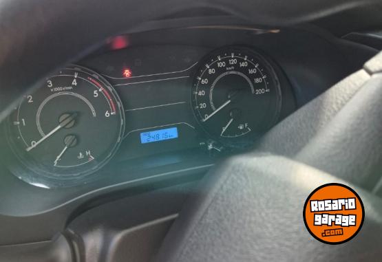 Camionetas - Toyota Hilux DX DC 4x2 2024 Diesel 24800Km - En Venta