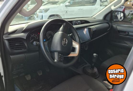 Camionetas - Toyota Hilux DX DC 4x2 2024 Diesel 24800Km - En Venta
