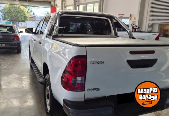Camionetas - Toyota Hilux DX DC 4x2 2024 Diesel 24800Km - En Venta