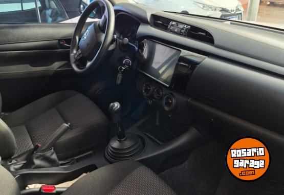 Camionetas - Toyota Hilux DX DC 4x2 2024 Diesel 24800Km - En Venta