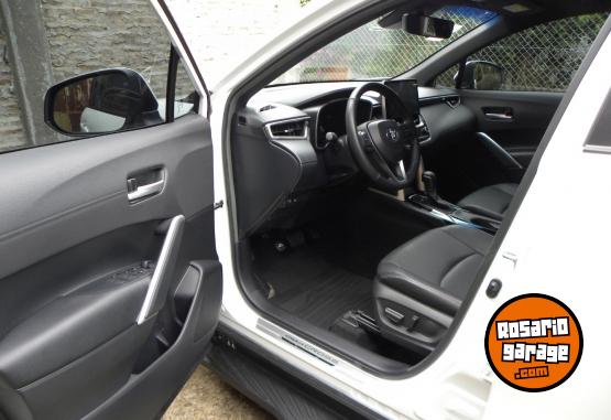 Autos - Toyota Corolla Cross SEG Hibr. 2022 Electrico / Hibrido 16900Km - En Venta