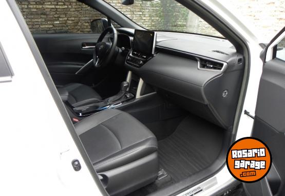 Autos - Toyota Corolla Cross SEG Hibr. 2022 Electrico / Hibrido 16900Km - En Venta