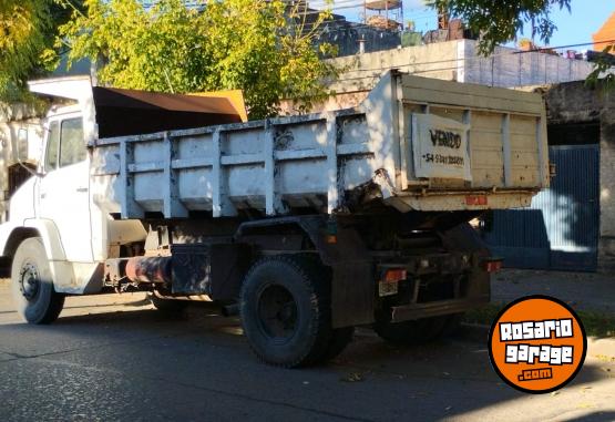 Camiones y Gr�as - Mercedes volcadora roquera - En Venta