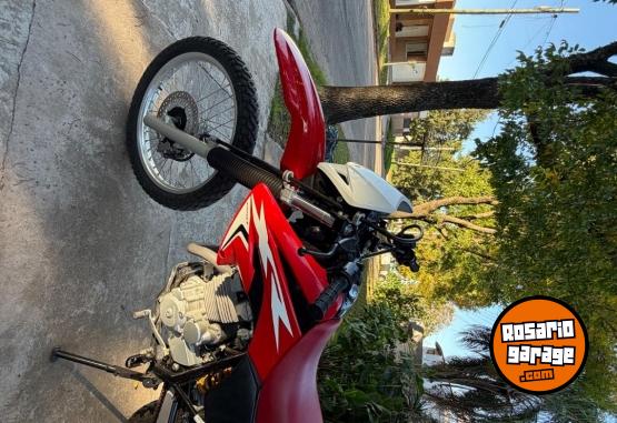 Motos - Honda Tornado 2022 Nafta 3300Km - En Venta