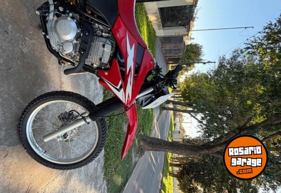 Motos - Honda Tornado 2022 Nafta 3300Km - En Venta