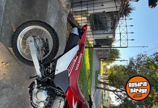 Motos - Honda Tornado 2022 Nafta 3300Km - En Venta
